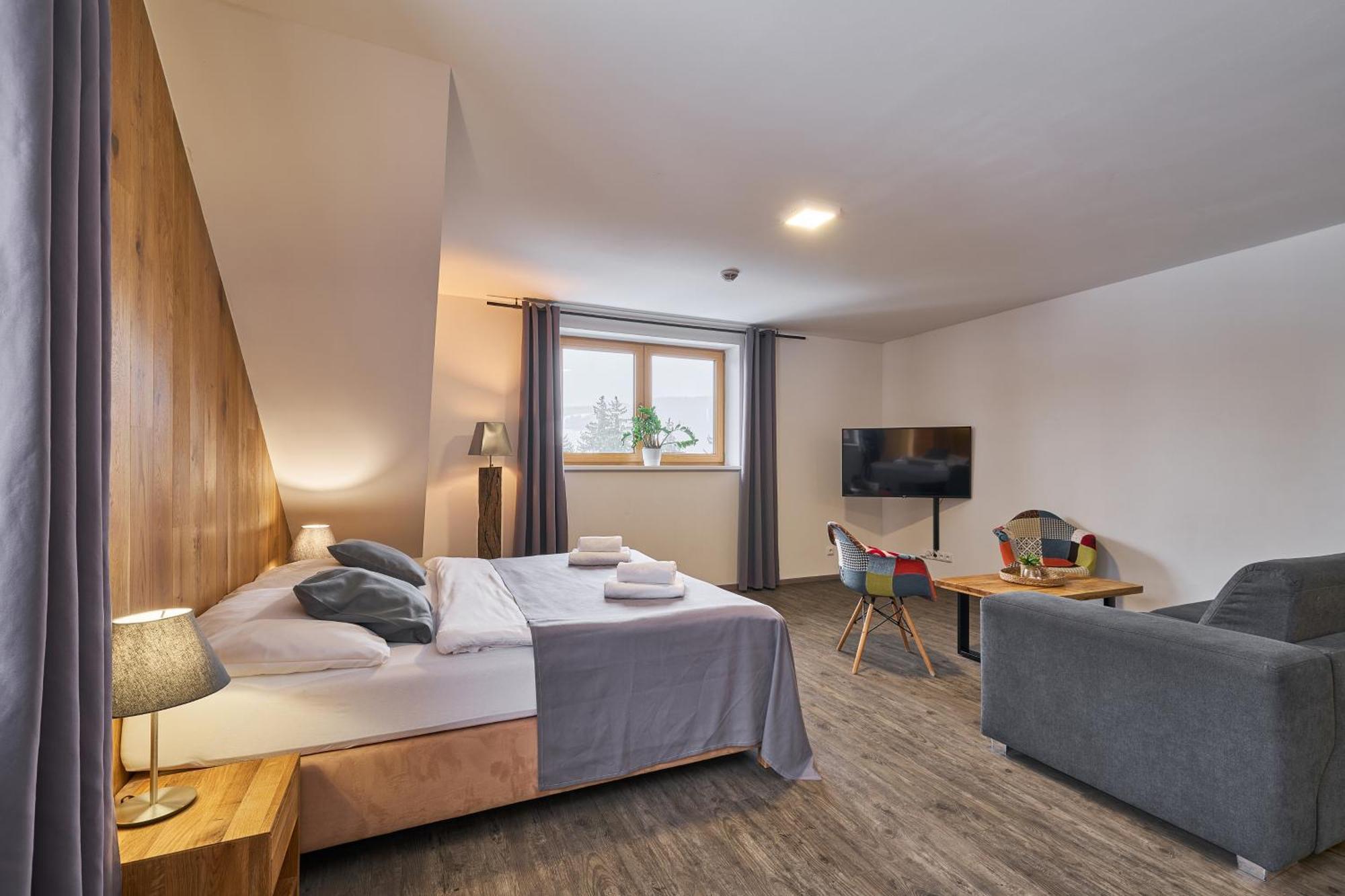 Hotel Obzor ペツ・ポト・スニェシュコウ エクステリア 写真